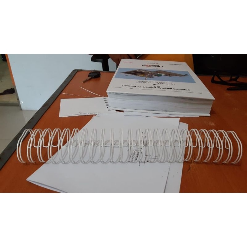 

HJK Ring Jilid Kawat Nomor 4 Spiral 1/4 A4 35 Lubang Pitch 3:1 6mm 25 lembar Topas O Binding Wire