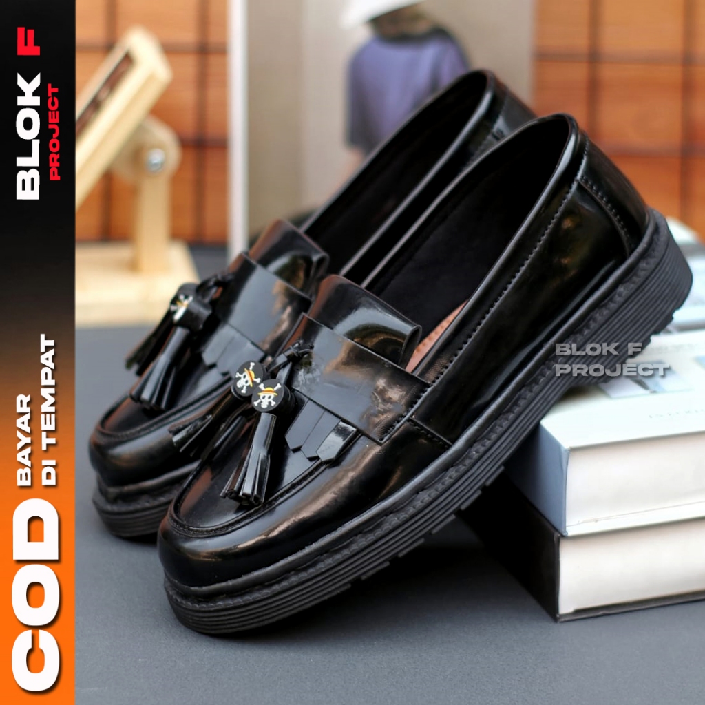 Onepice Sepatu Loafers Pria Docmart Hitam Mengkilap Pantofel Casual Kerja Kuliah Trendy Modern