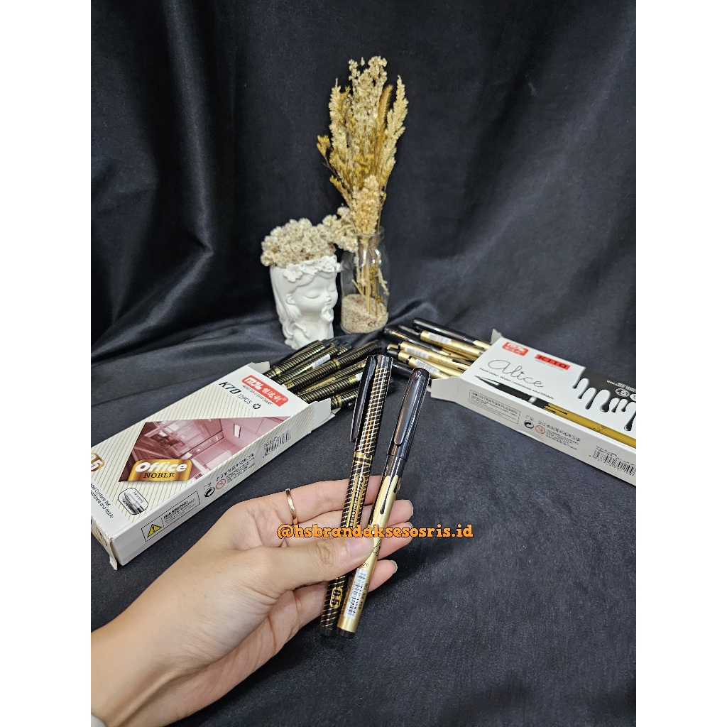 

PULPEN MOTIF GOLD WARNA TINTA HITAM / PEN MOTIF LIRIS EMAS / PENA WARNA HITAM / BLACK BALLPOINT GOLD MOTIF / MJL8620 PMG8311