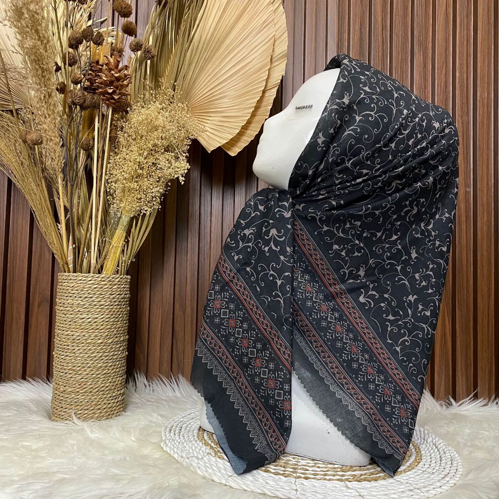 HIJAB SEGI EMPAT VOAL MOTIF TERBARU KODE H