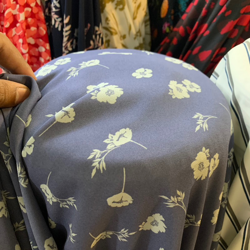 kain zara crepe motif - kain crepe motif - warna dasar denim