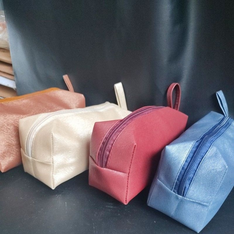 SOUVENIR DOMPET KOSMETIK / DOMPET POUCH METALIC / DOMPET KUBUS / SOUVENIR PERNIKAHAN