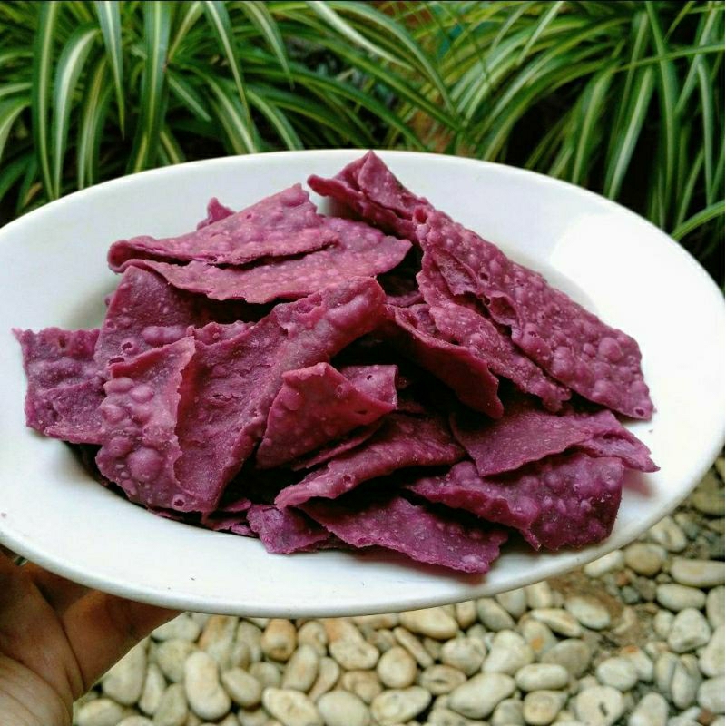 

Keripik Ubi ungu. pangan yang terbuat dari umbi rambat ungu, manisnya pas dan renyah.