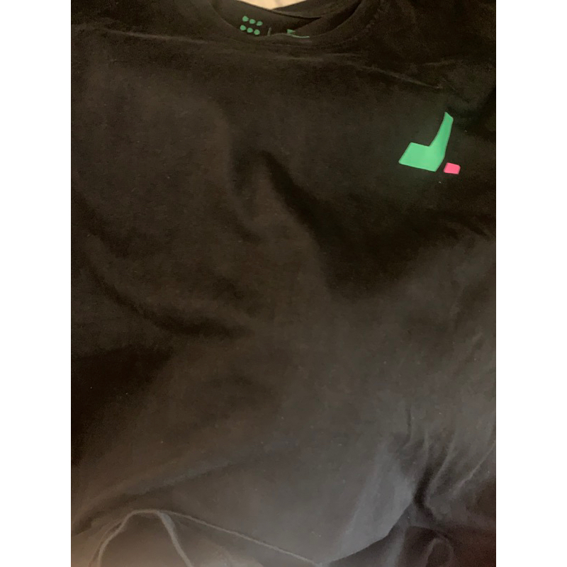 jiniso kaos hitam