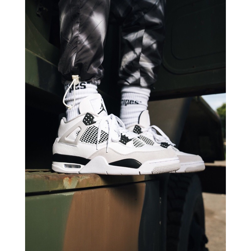 Air Jordan 4 Retro 'Military White Black'