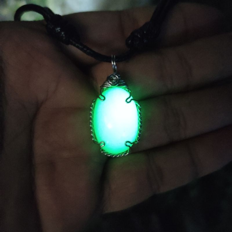 Kalung Liontin Hand Made Etnik Batu Fosfor Menyala Dalam Gelap (S)