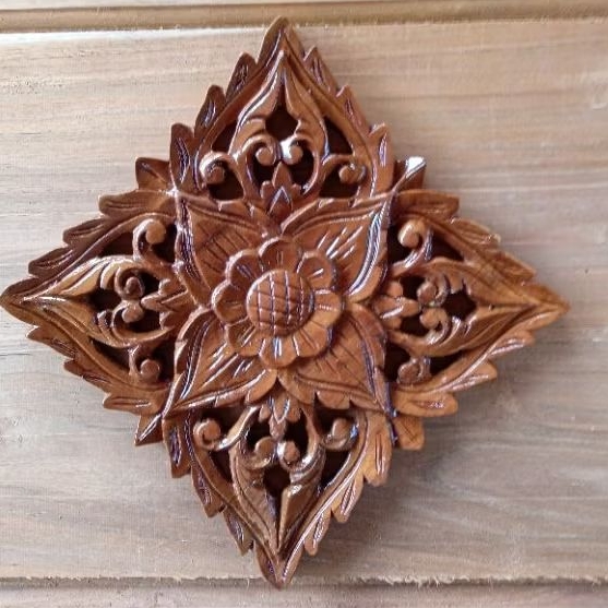 hiasan ukiran kayu | hiasan ukiran pintu | hiasan pintu rumah ukiran | hiasan tembok ukiran kayu jat