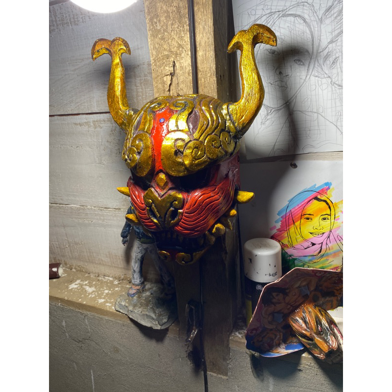 topeng frontal dari kayu full ukir