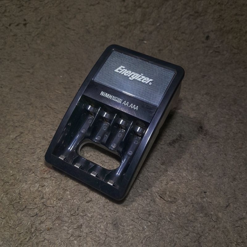 Charger Baterai Energizer Recharge CHVCM4