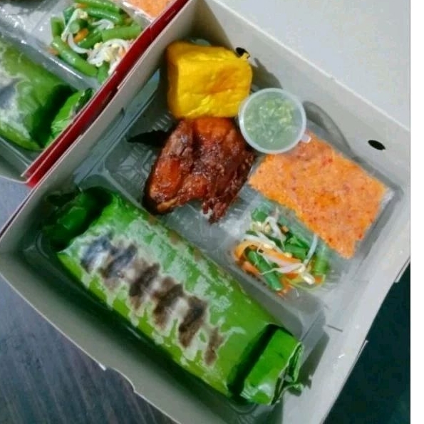 

Nasi Bakar/Paket Nasi Bakar Urap/Nasi kotak/Nasi box/Nasi nox ayam bakar