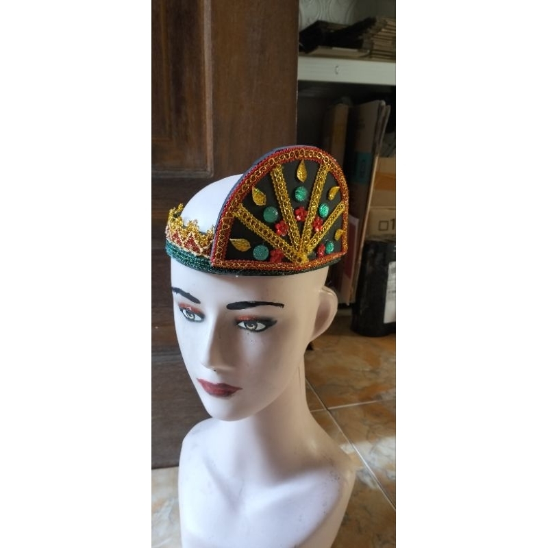 Topi tari Saman Mahkota tari saman