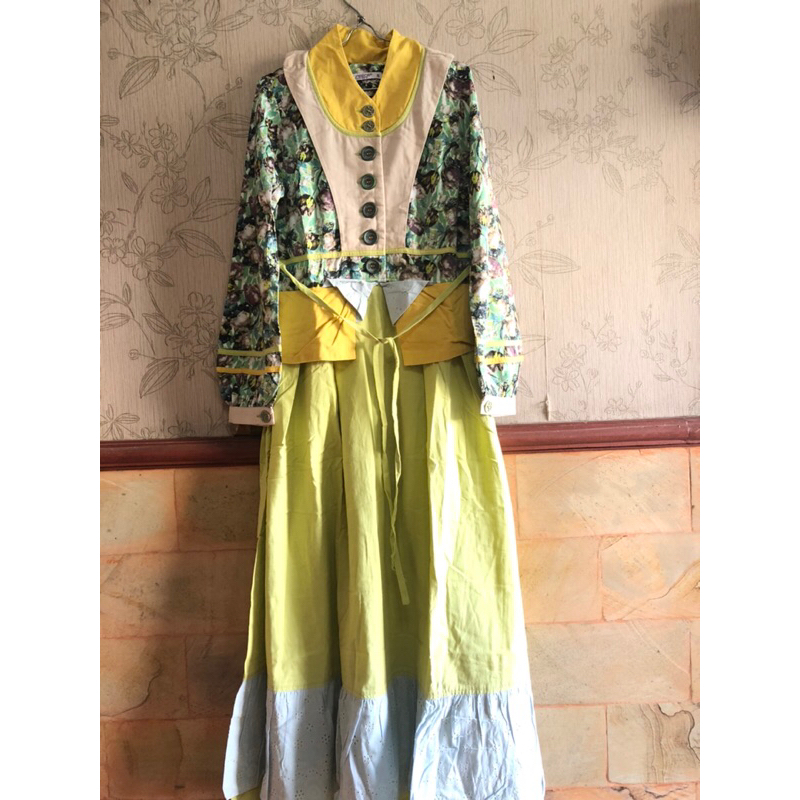 preloved tuneeca size S