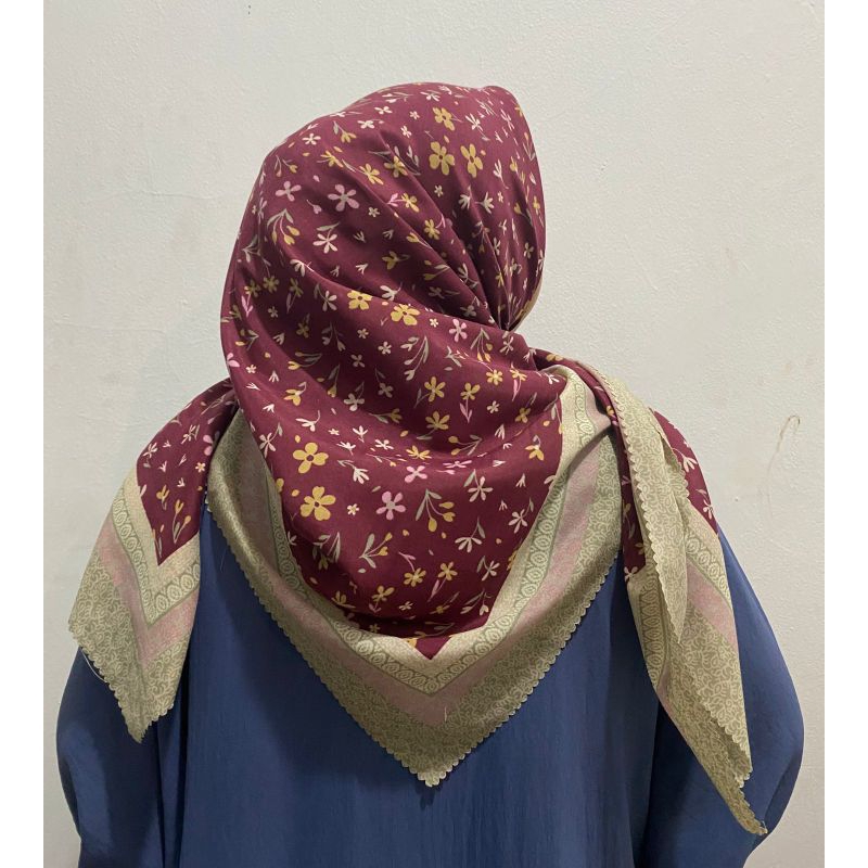 HIJAB SEGIEMPAT MOTIF WARNA RED/MERAH/MAROON SERIESS