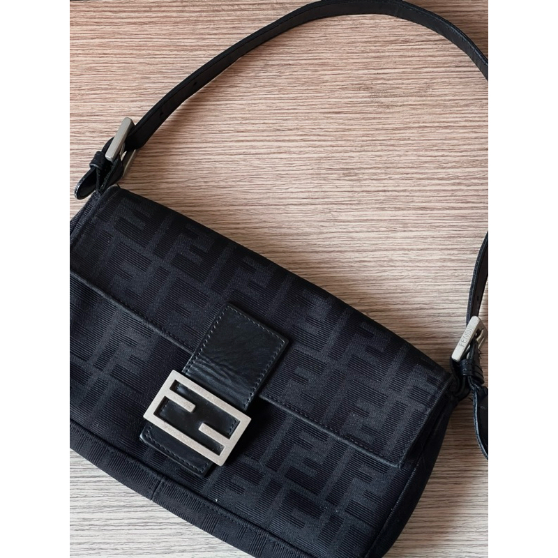 FENDI Vintage Shoulder Bag Tas Bahu Wanita Preloved