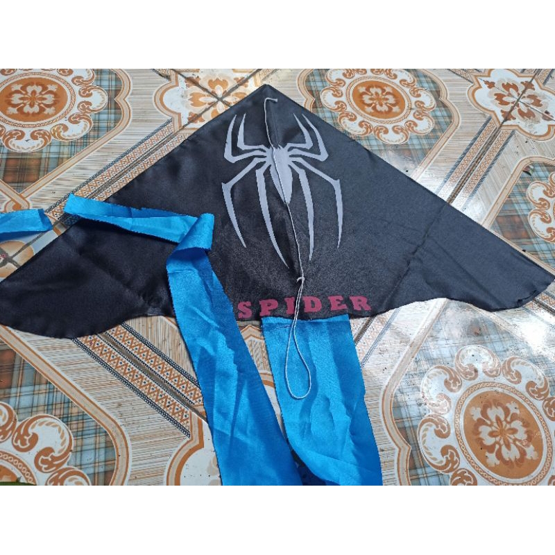 layangan motif spider layang layang kain pantai