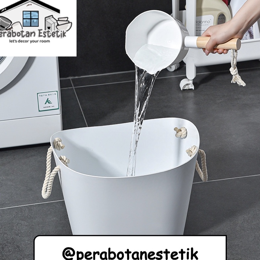 Trendy Ember Putih Estetik Tali Mewah Multifungsi Gayung Peralatan Kamar Mandi Toilet Perlengkapan D