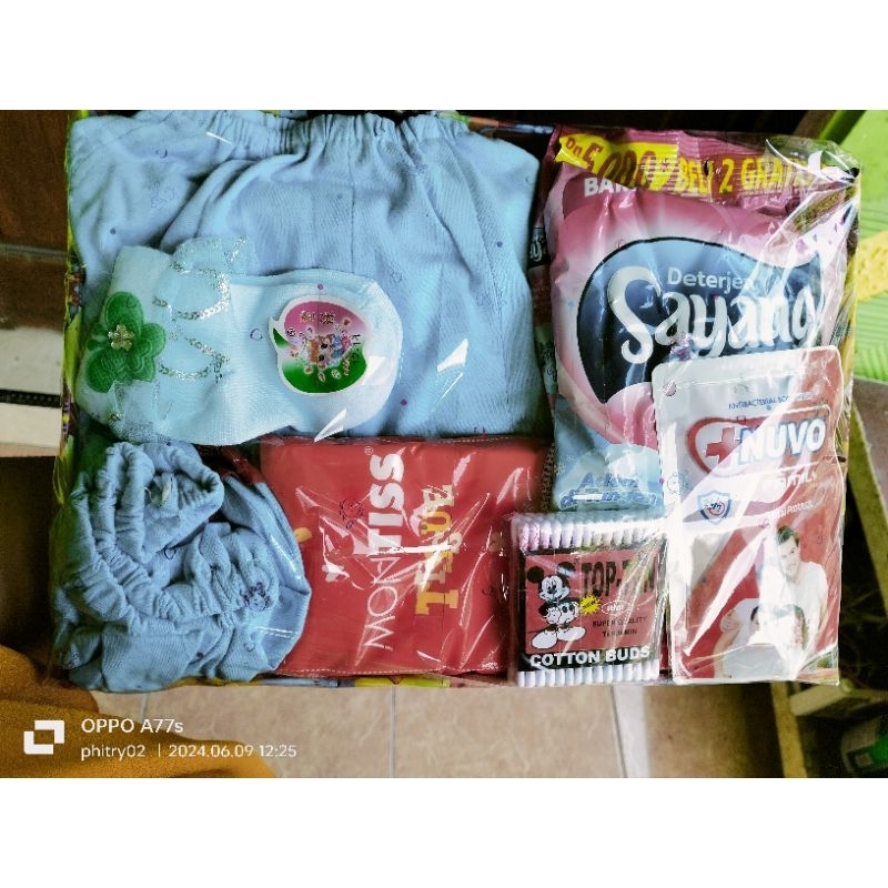 

HAMPERS PAKET BAYI CEWEK