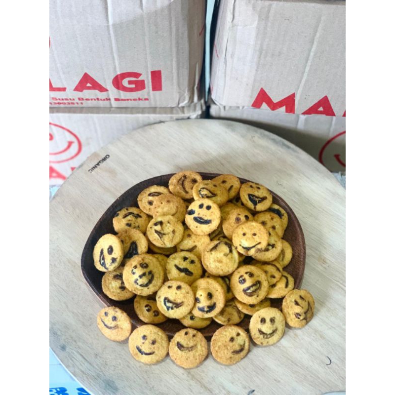 

BOLU MANA LAGI TERSENYUM LEBAR 500gram