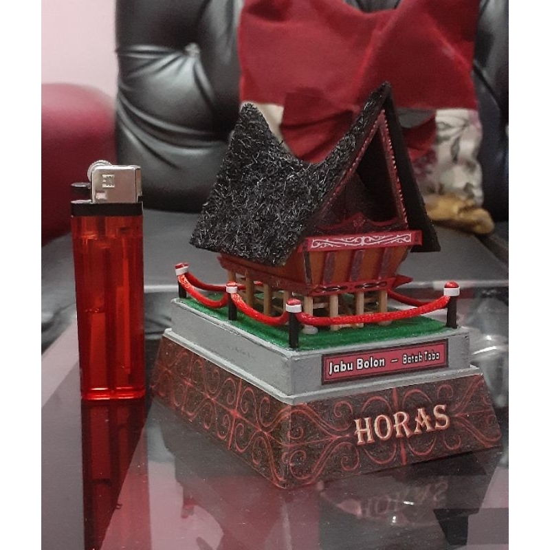 Miniatur rumah adat Batak Toba Mini