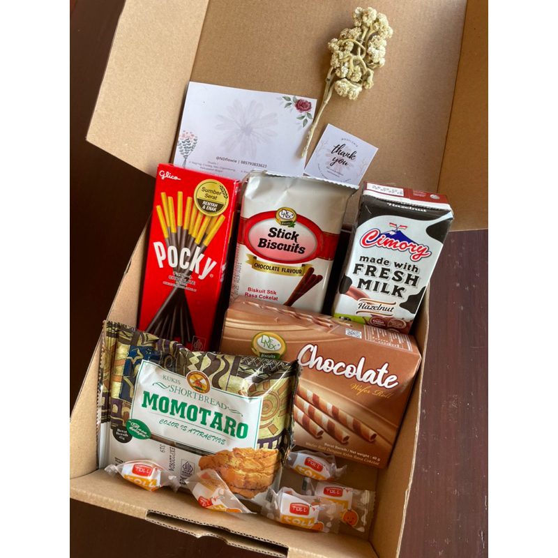 

Snack HAMPERS NDflowie Hadiah Wisuda