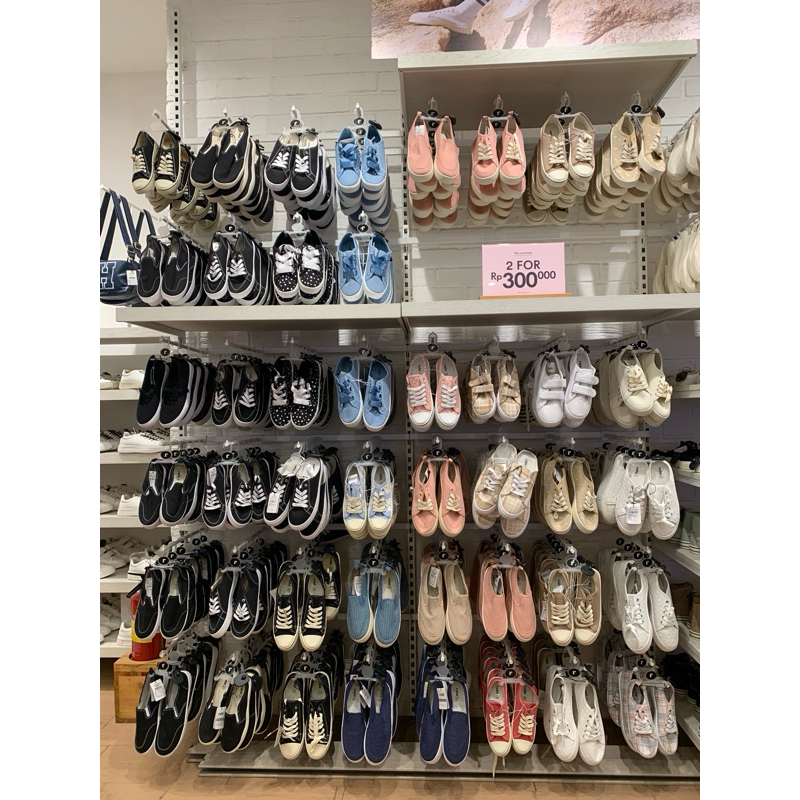 preloved sneakers wanita