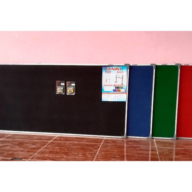 

KP8 Softboard papan mading DAIKI Bludru Hijau Uk 6x12 Cm