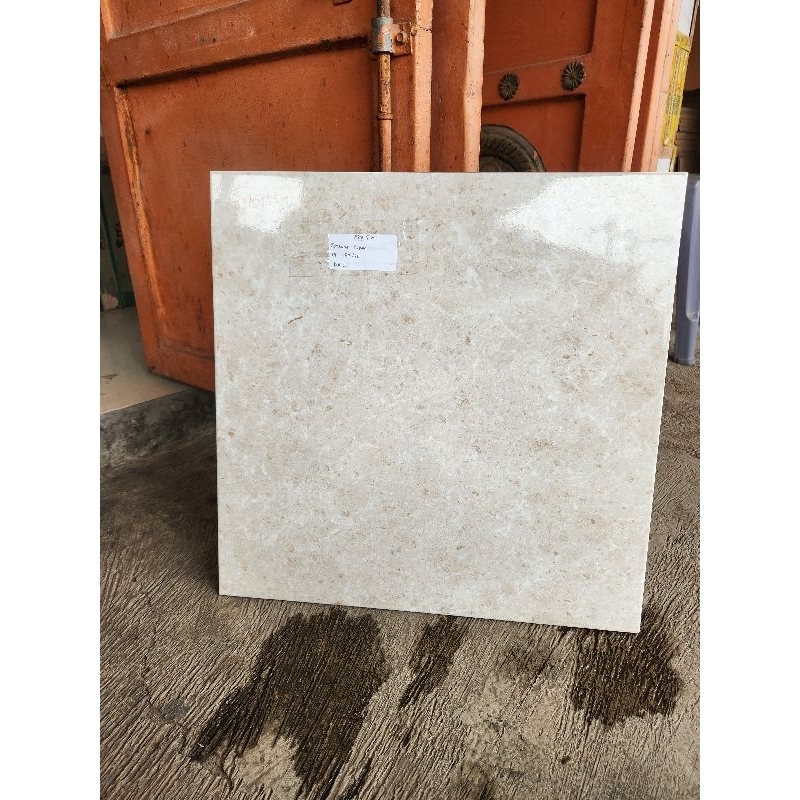 KERAMIK LANTAI 50X50 FONTANA CREAM
