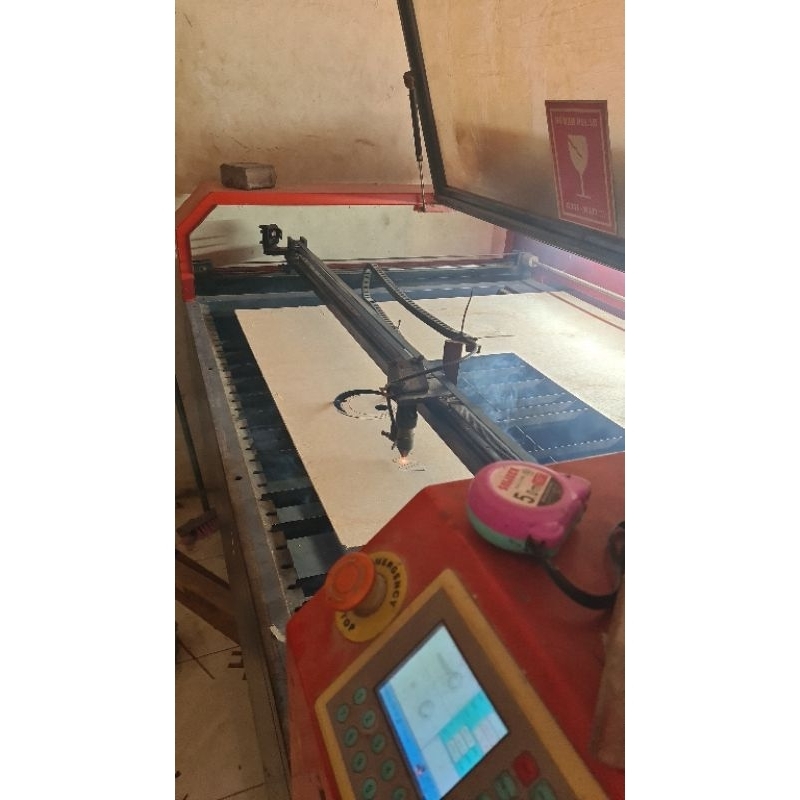 

jasa cutting akrilik