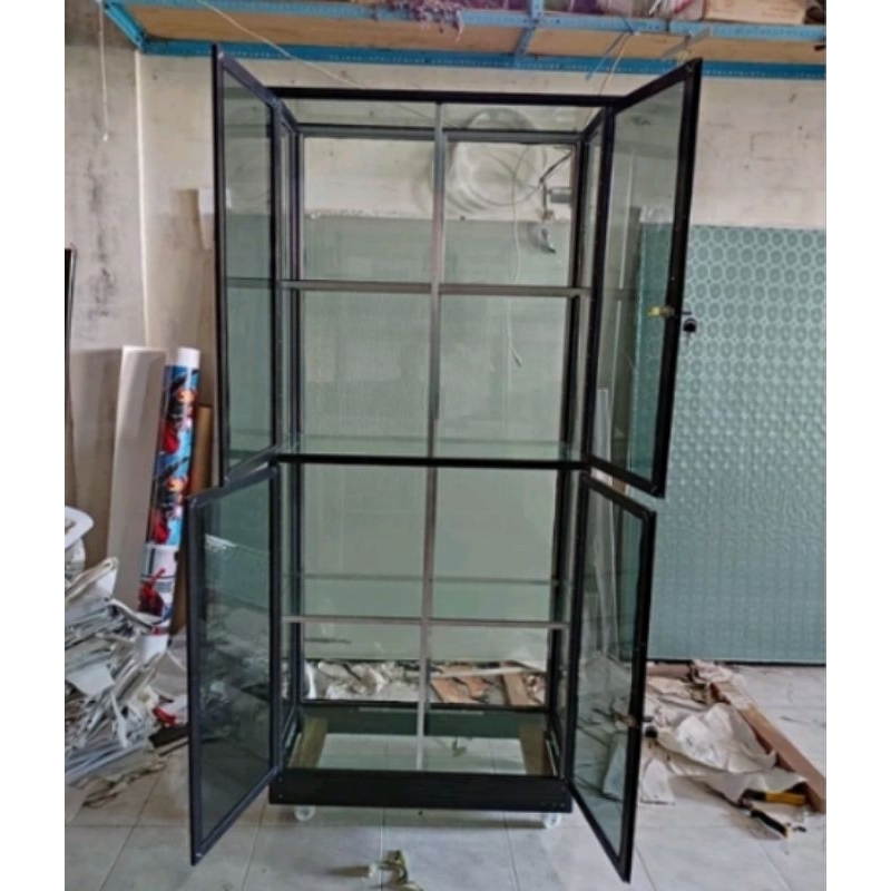 lemari boneka lemari piala