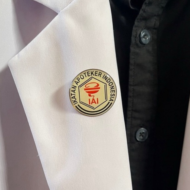 Pin IAI Logo Ikatan Apoteker Indonesia Mahasiswa / profesi Farmasi S.Farm Jas Almamater / Lab