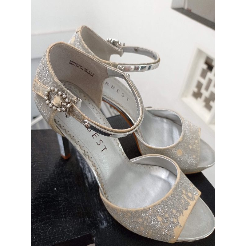 Preloved Everbest Heels Pesta Silver size 38