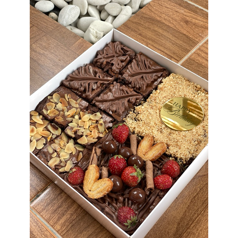 

brownies birthday slice