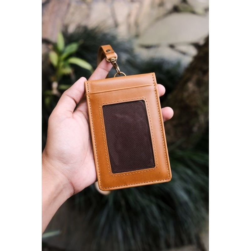 

Nametag Kulit Asli ID Card Holder Flip Landyard Saku Kekinian