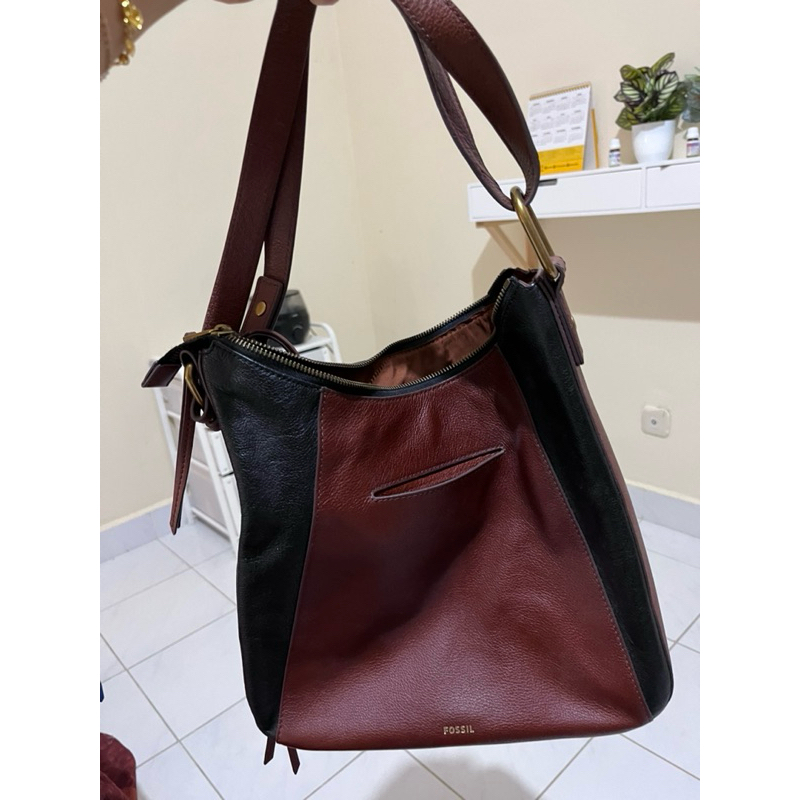 PRELOVED FOSSIL TALIA HOBO KEY BROWN