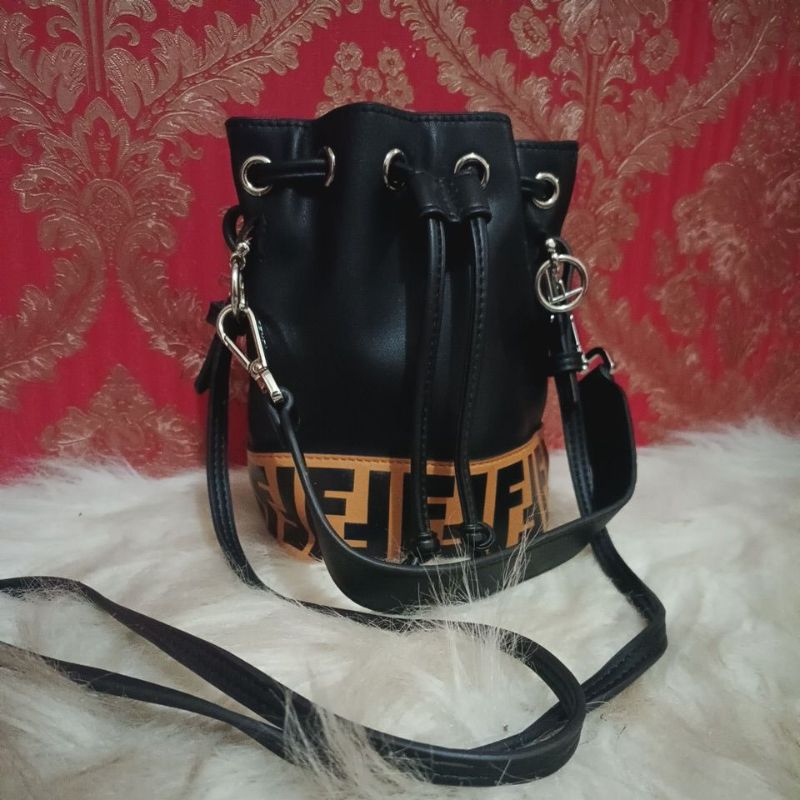 TAS  FENDI MINI PRELOVED SERUT KULIT ORI AUTHENTIK / TAS FENDI BUCKET HITAM PRELOVED