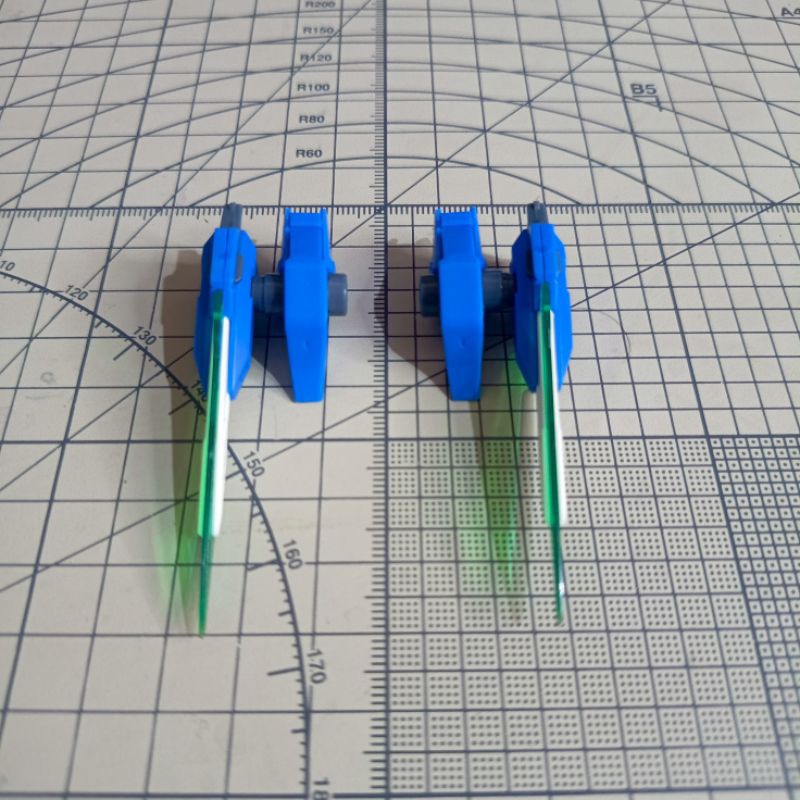 RG 1/144 GUNDAM OO 00 XN RAISER/SEVEN SWORD PART WEAPON GN KATAR & ARMOR