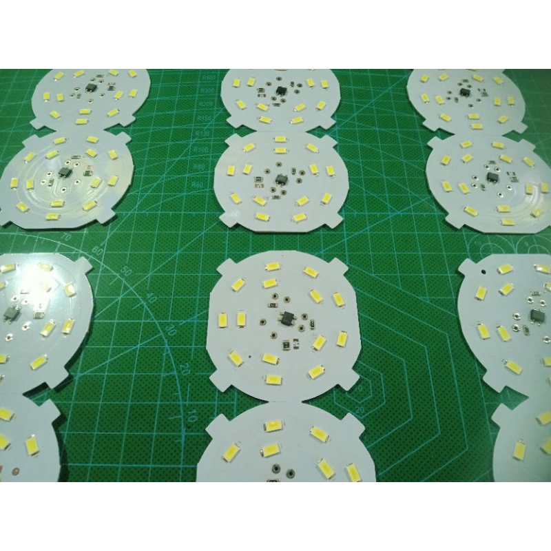 pcb lampu Led 15 watt ac 220 tinggal nambah dua komponen lagi nyala terang