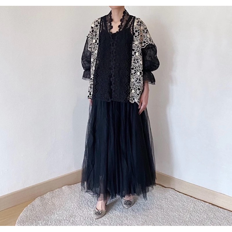 Kina Atelier Bloom Outer in Black