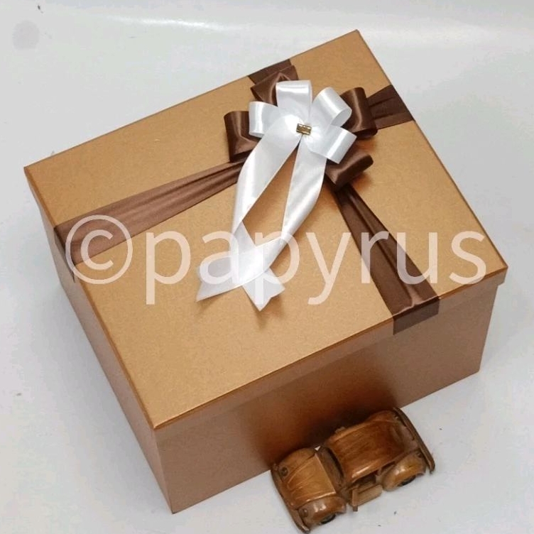 

PAPYRUS 25x30 Tinggi 20cm Kotak Kado Gift Box V3