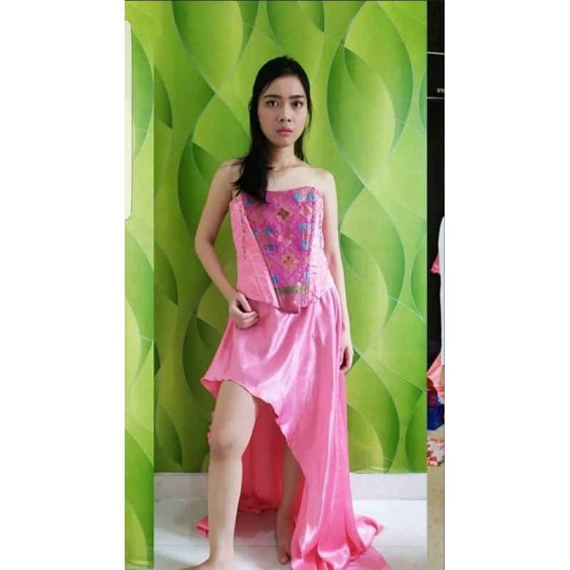 Gaun Pesta warna pink perpaduan kain tenun