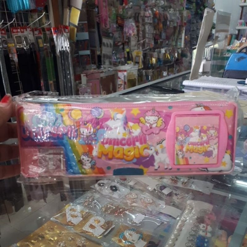 

KOTAK PENSIL UNICORN