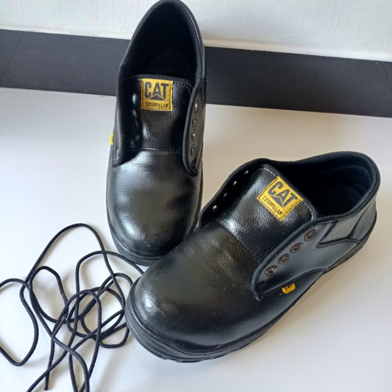SEPATU BEKAS MERK CAT CATERPILLAR UJUNG BESI size 43