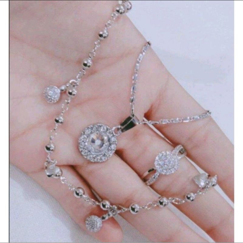 satu set perhiasan wanita titanium silver anti karat anti luntur