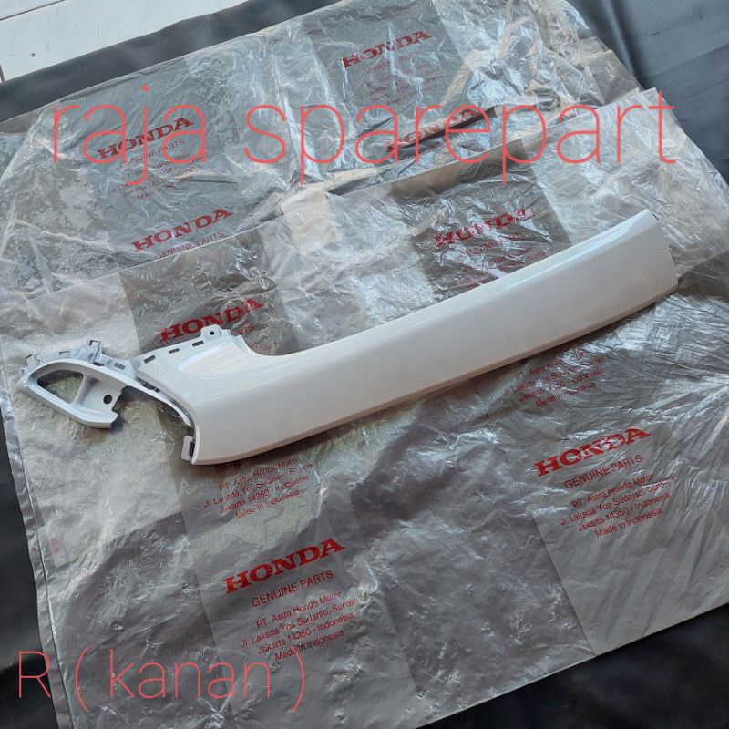 LANTAI SAMPING KANAN PUTIH DOFF NEW SCOOPY 64421-K2F-N00ZQ