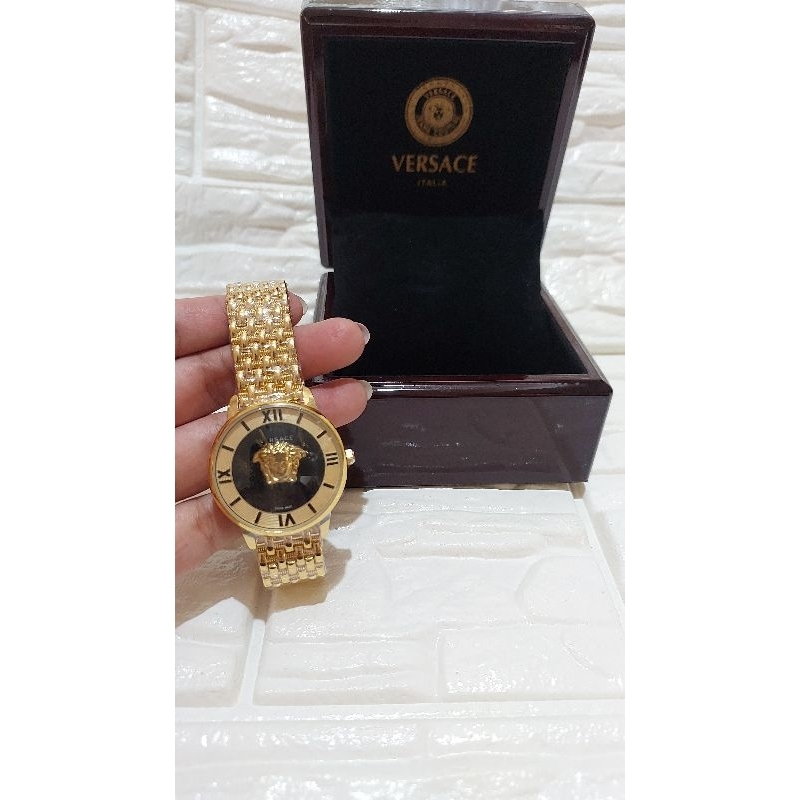 Jam tangan Versace