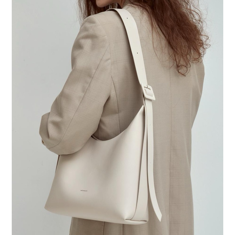 (PO KOREA) LECC PROJECT - LOG HOBO BAG IVORY - ORIGINAL KOREA