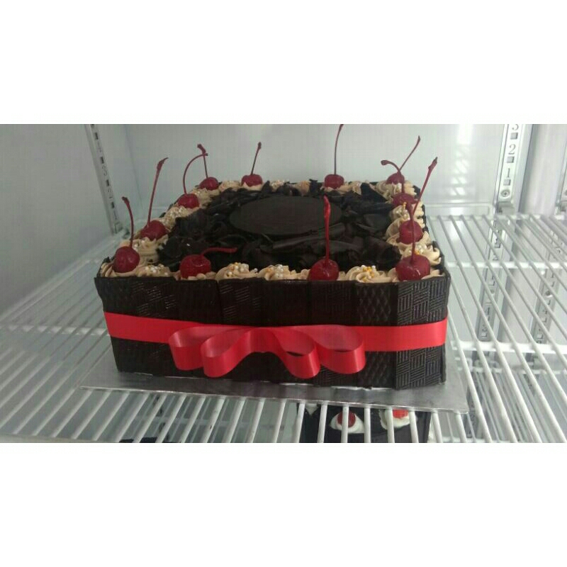 

kue ultah kotak uk 26x26cm blackfores
