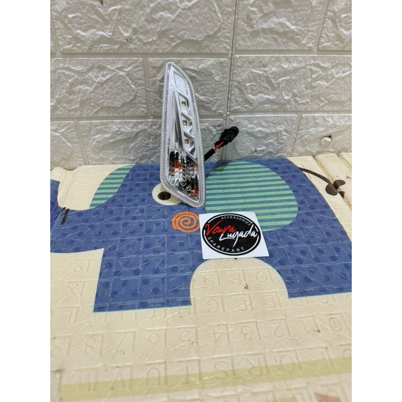 Lampu sein depan kanan vespa sprint primavera