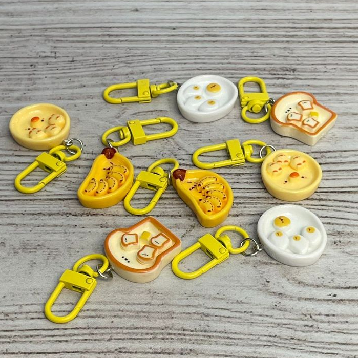 Gantungan Kunci Resin Breakfast Telur Roti Pisang Super CUTE LUCU Warna Kuning Harga Termurah Favori