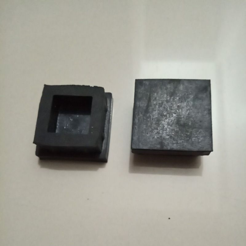 Karet penutup kaki meja/kursi 3x3 (karet holo)